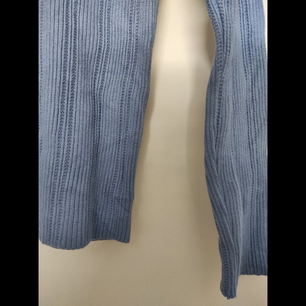 Blue Mock Neck Top (INTERNATIONAL) 💙 - Picture 6 of 8